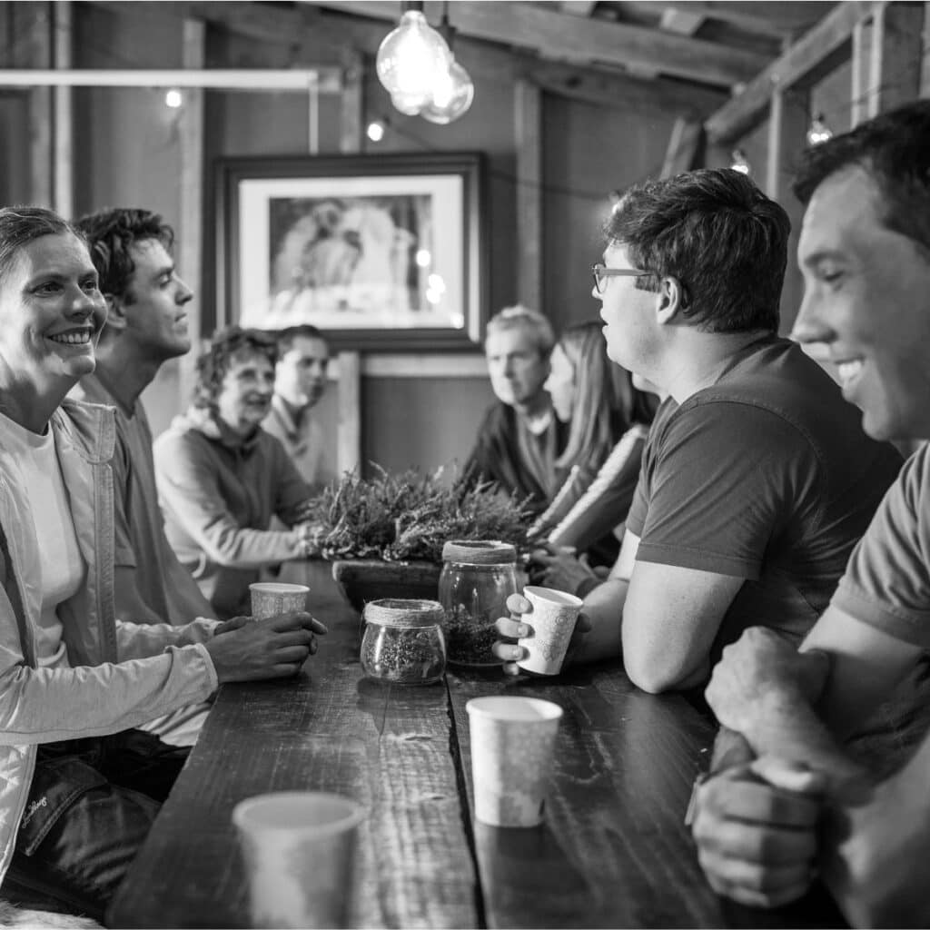 Kreativt og sosialt møte i Sotra Villmarkssenter.